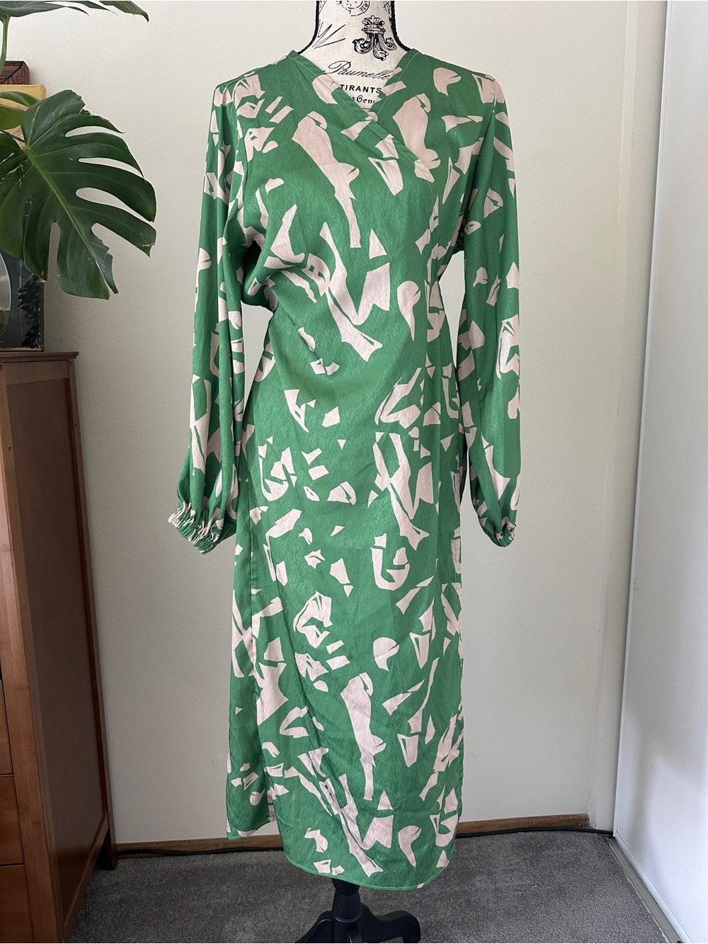 NWT DIARRABLU Lala Wrap Midi Dress Green Abstract Print | Size M (8–10)